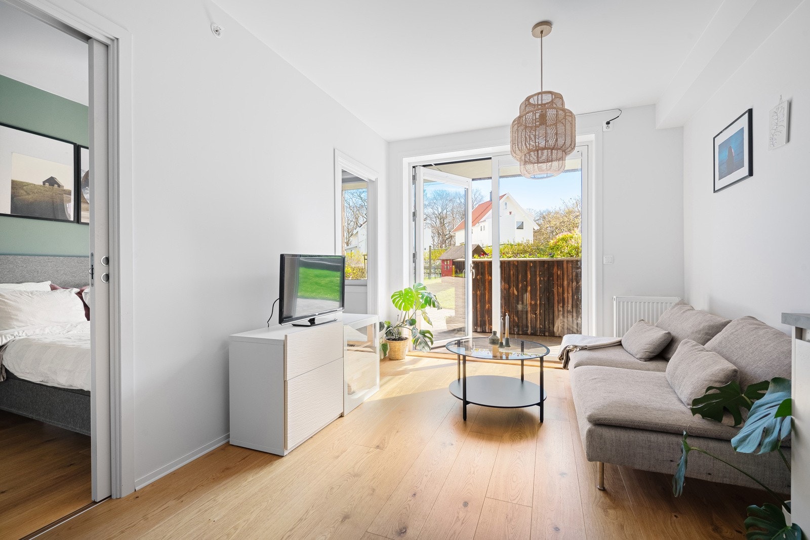 Stue med plass til sofagruppe og tv benk Galleribilde