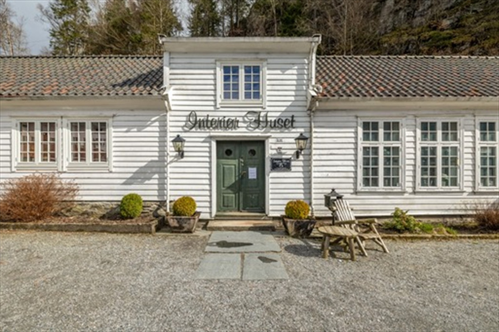 I Alvøen finner man blant annet interiørbutikk, treningssenter, cafe og fotograf Galleribilde