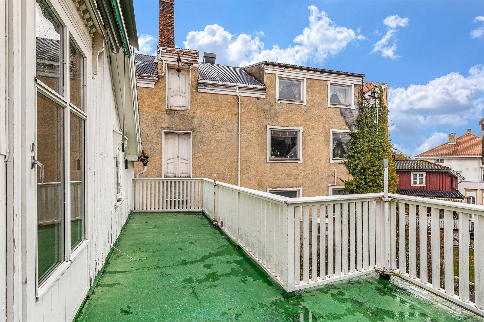 Altanen er en lun uteplass. Galleribilde