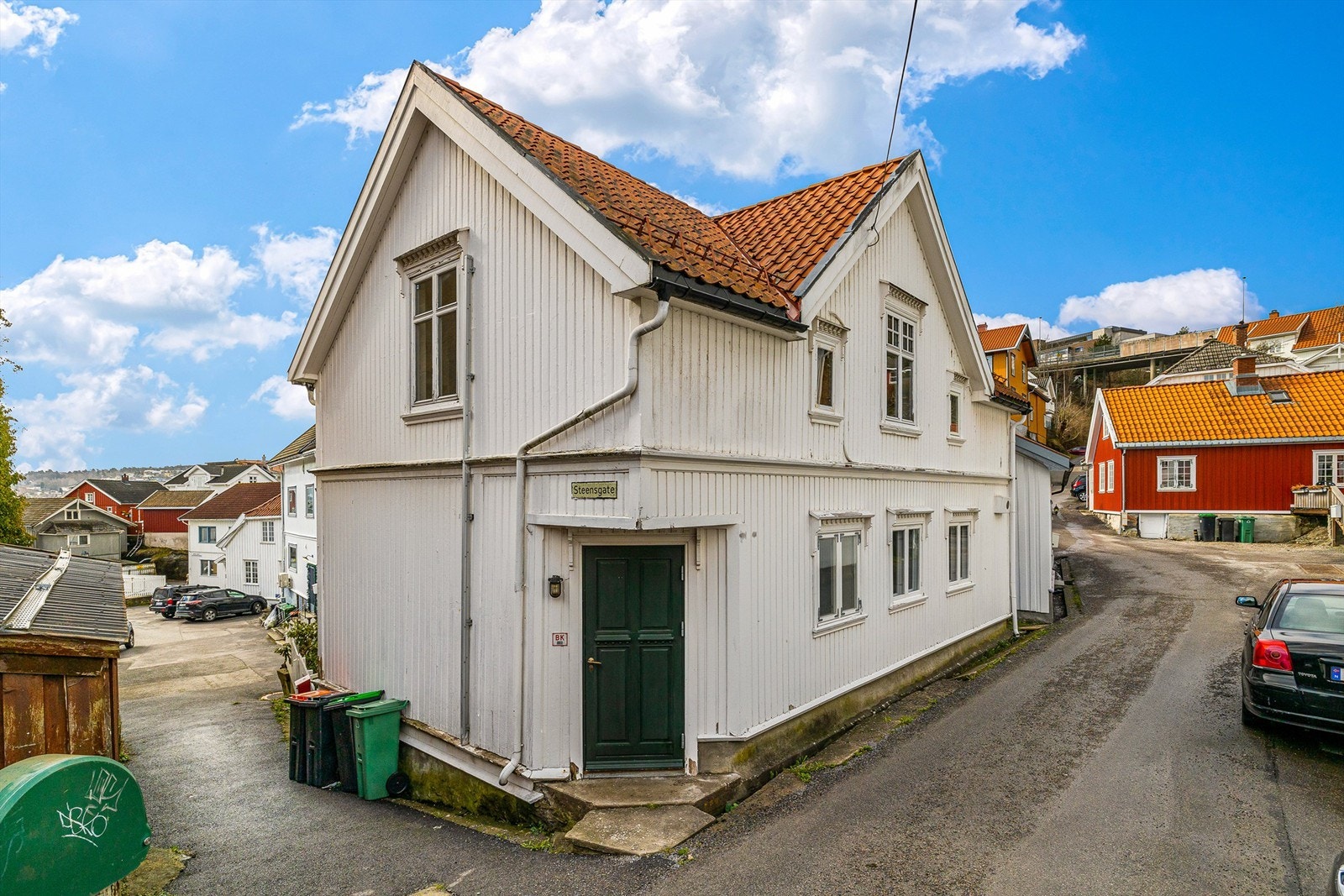 Fasade mot nord og øst. Galleribilde