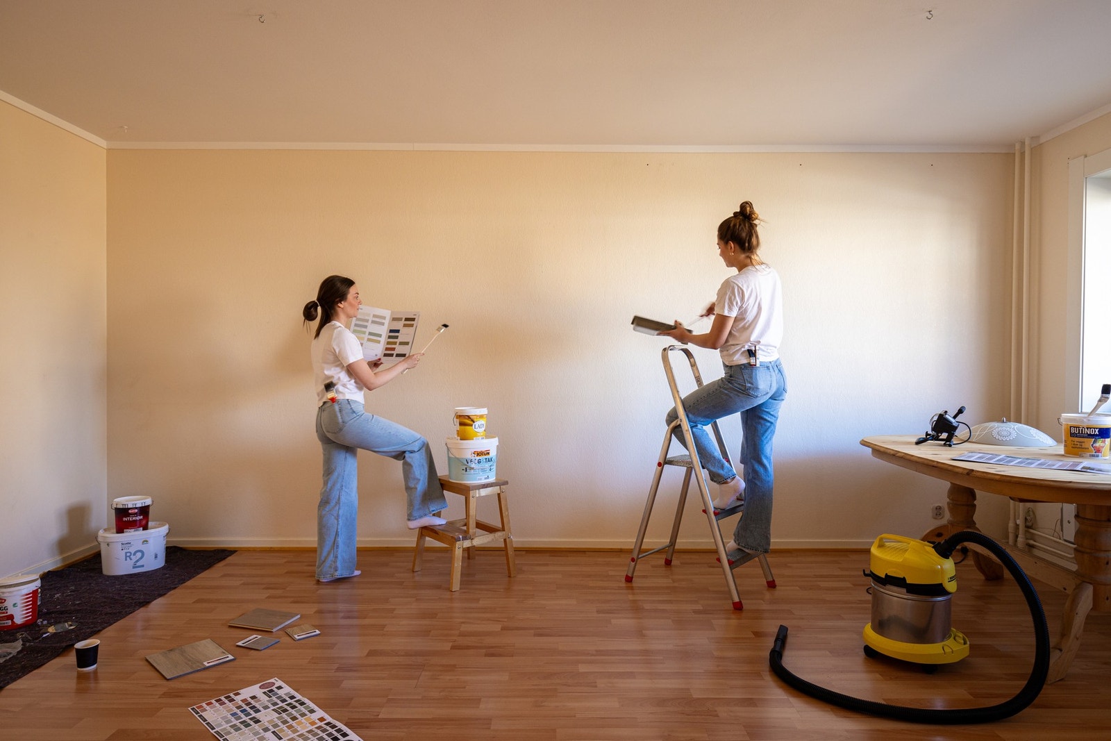 Dette er en lys, romslig 3-roms andelsleilighet med en gjennomgående planløsning og store vindusflater. Galleribilde