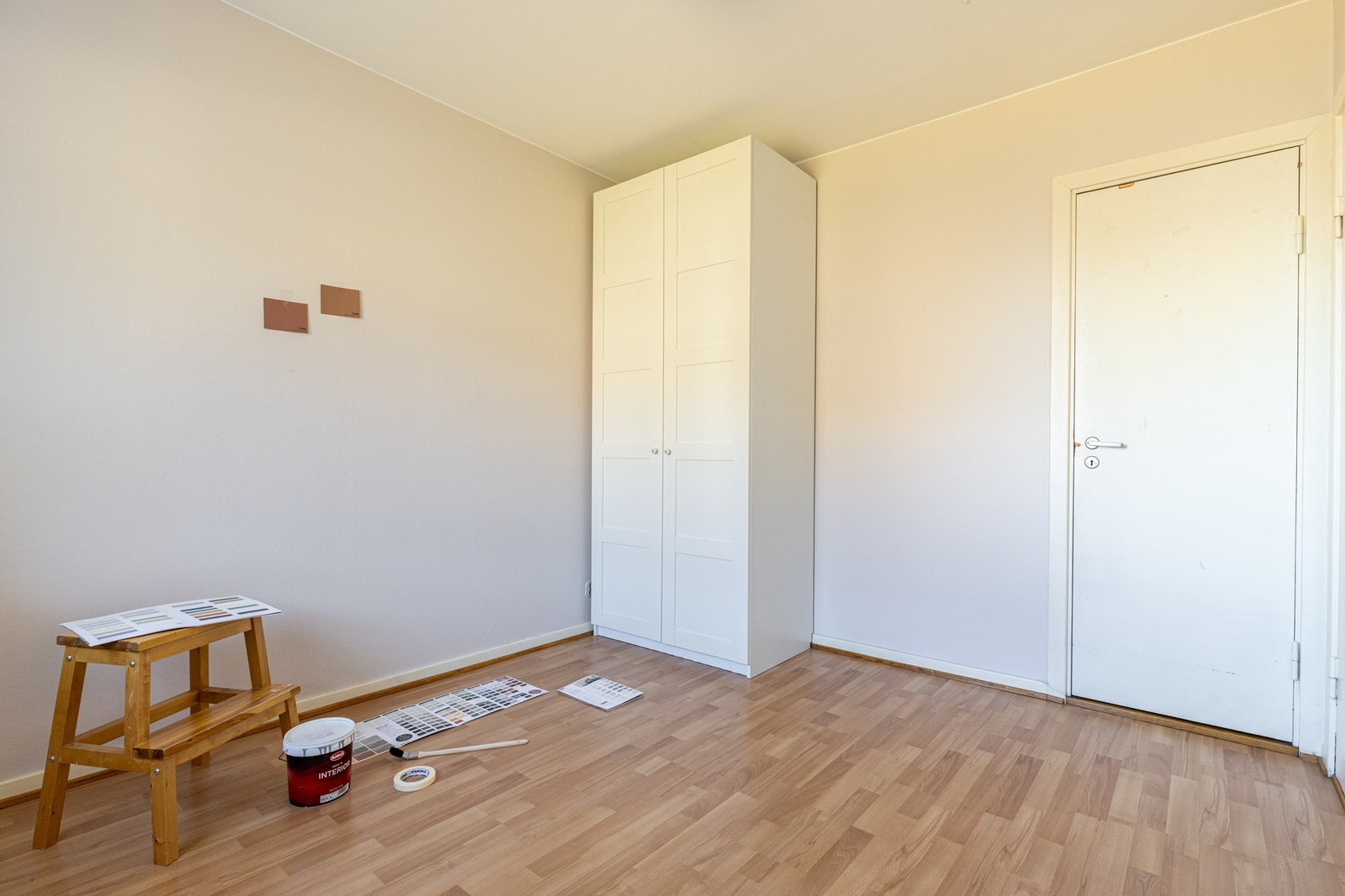 Garderobeskapene blir stående. Galleribilde