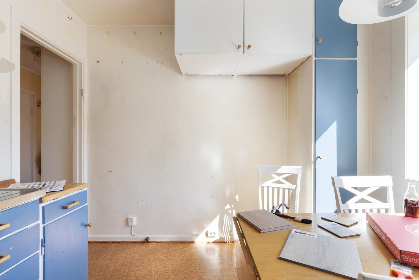 Det er plass til et hyggelig bord ved vinduet hvor du kan ta frokosten før du går løs på dagens gjøremål. Galleribilde