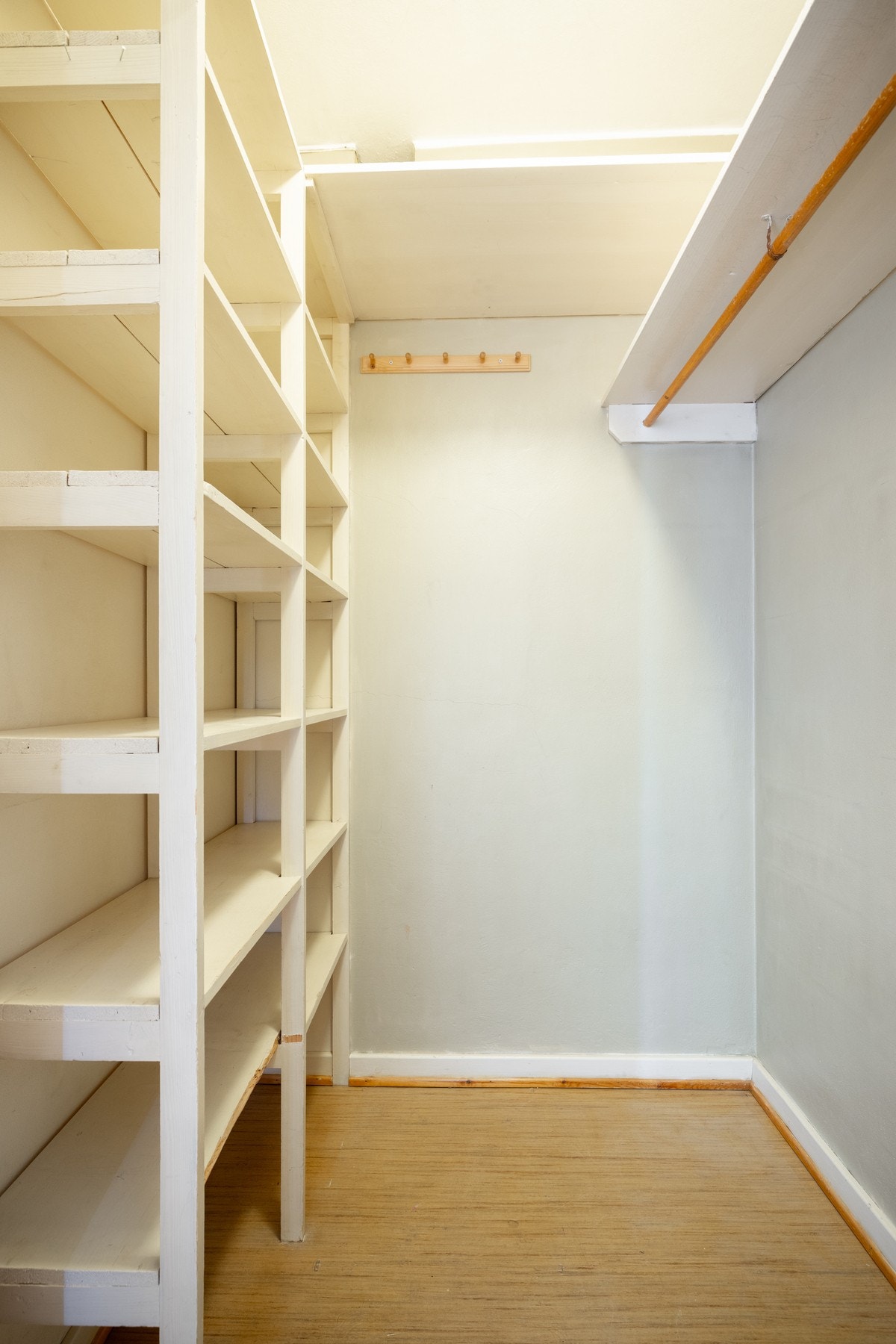 I entréen er det en praktisk innvendig bod for oppbevaring av yttertøy mm. Galleribilde