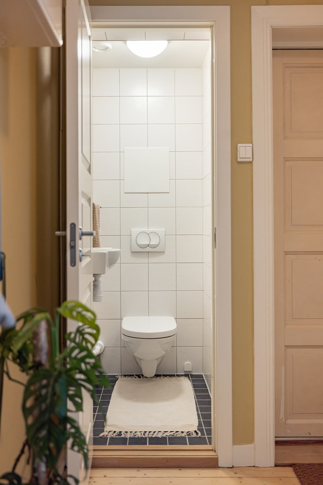 Det er praktisk med separat WC, som er lett tilgjengelig i entréen. Galleribilde