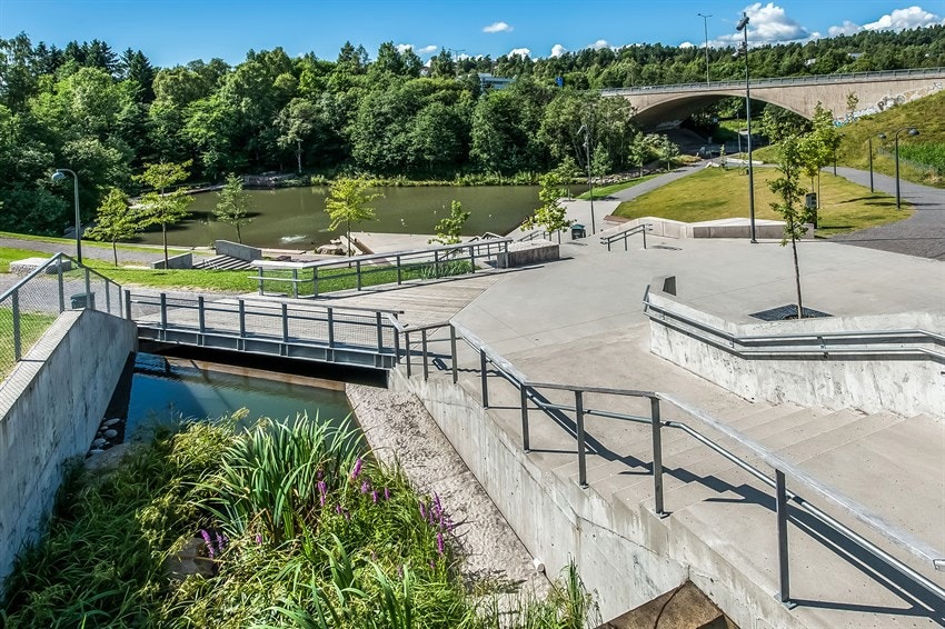 Flotte Grorud park. Hit kan du ta deg en hyggelige søndgsturen i fint vær. Galleribilde