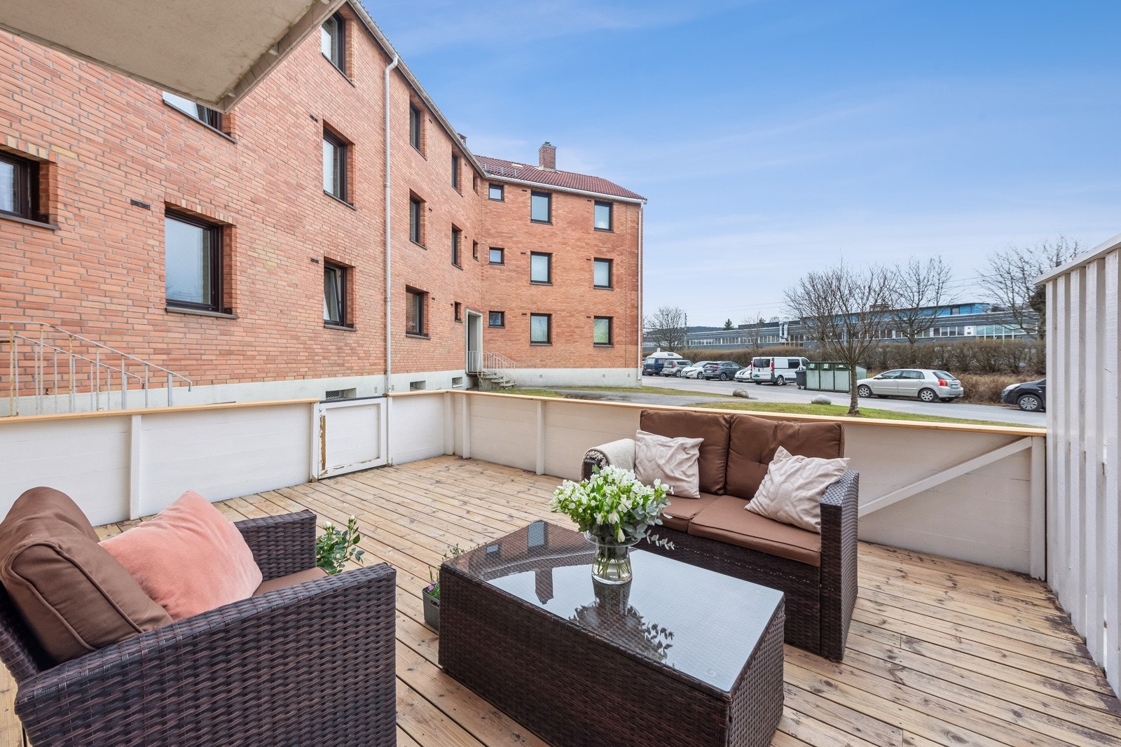 Det er adkomst til boligens terrasse fra utsiden. Galleribilde