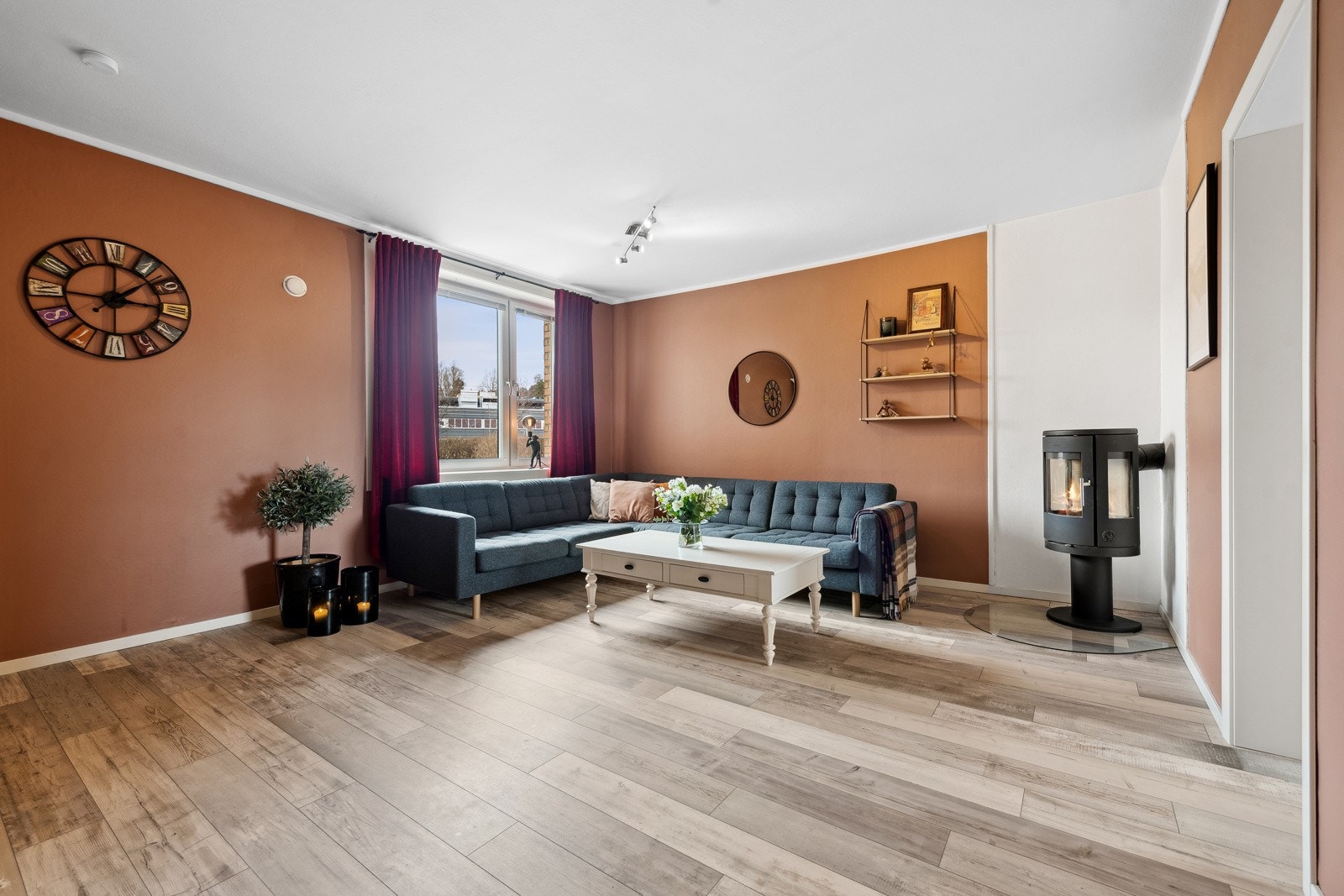 Hyggelig stue med god plass til en hyggelig sittegruppe. Galleribilde