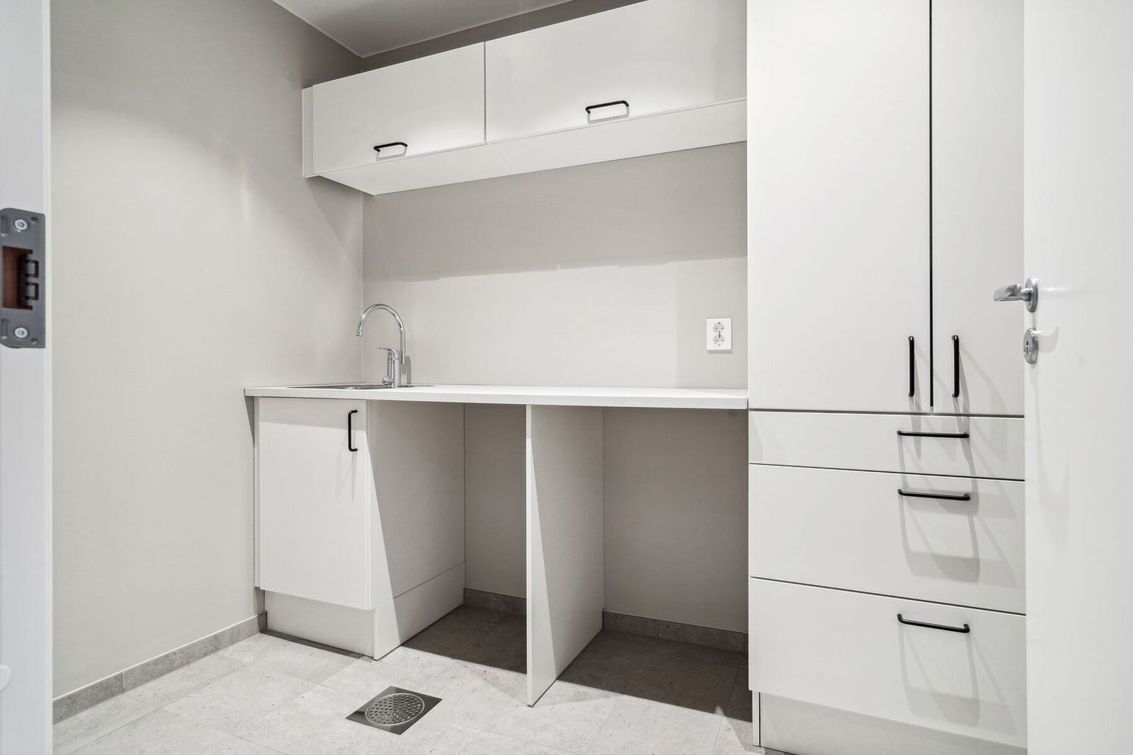 Vaskerom/Bod med god løsning. Ventilasjon er plassert i skap her. Galleribilde