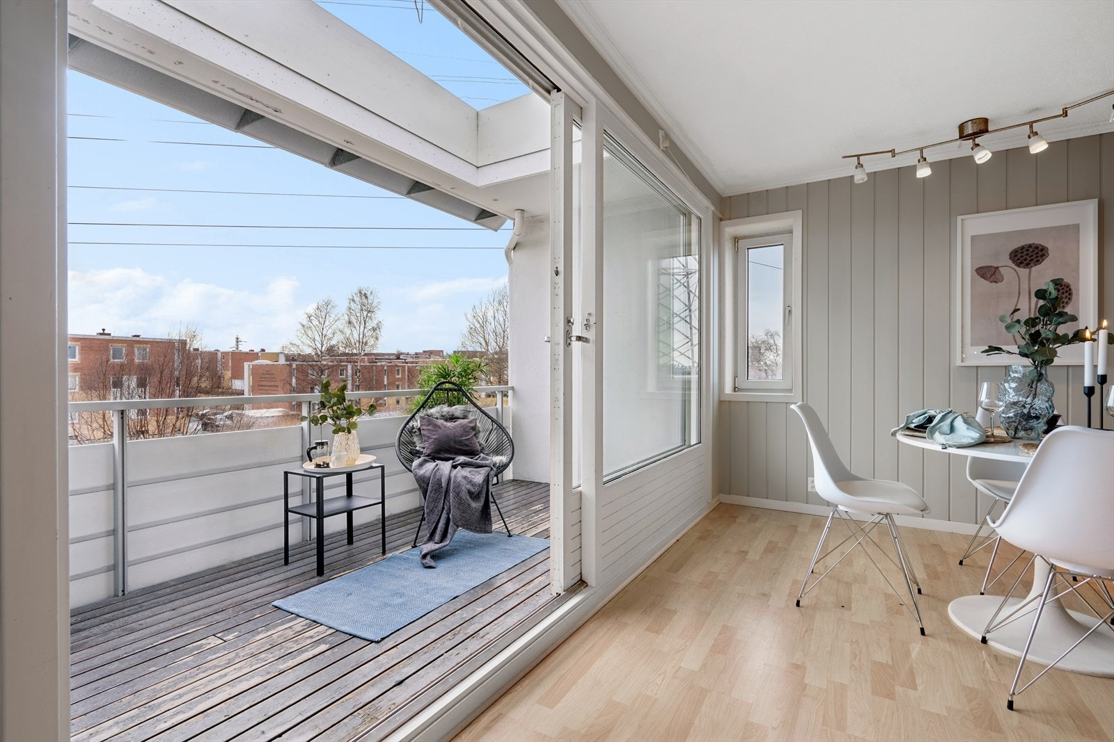 Velkommen til Østre Moholt-tun 13 - En innholdsrik og stor 4-roms med topp- og endebeliggenhet i Moholt BL med nedbetalt fellesgjeld og store grøntområder. DNB Eiendom v/ Sindre H. Mathisen Galleribilde