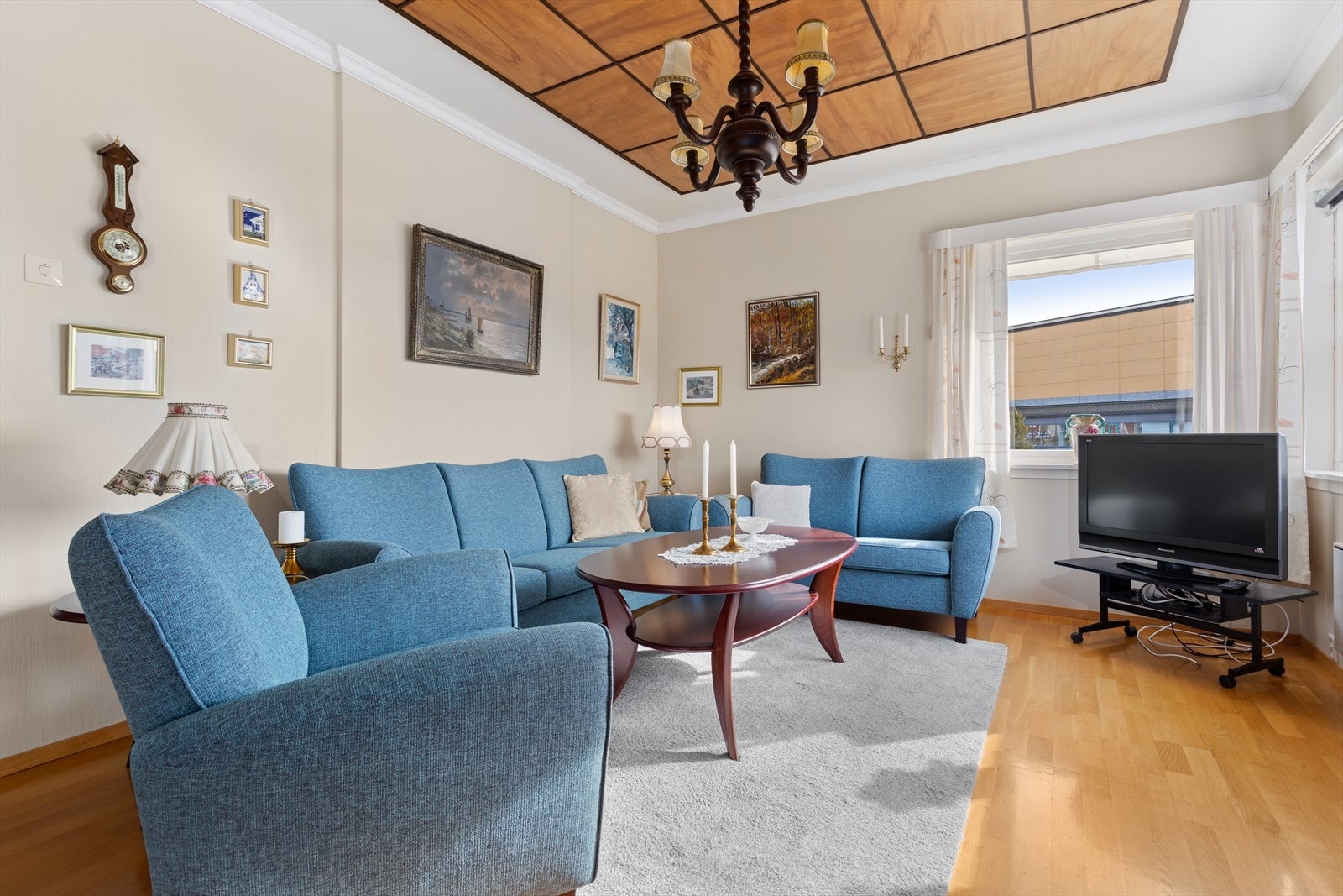 God plass til sittegruppe. Galleribilde