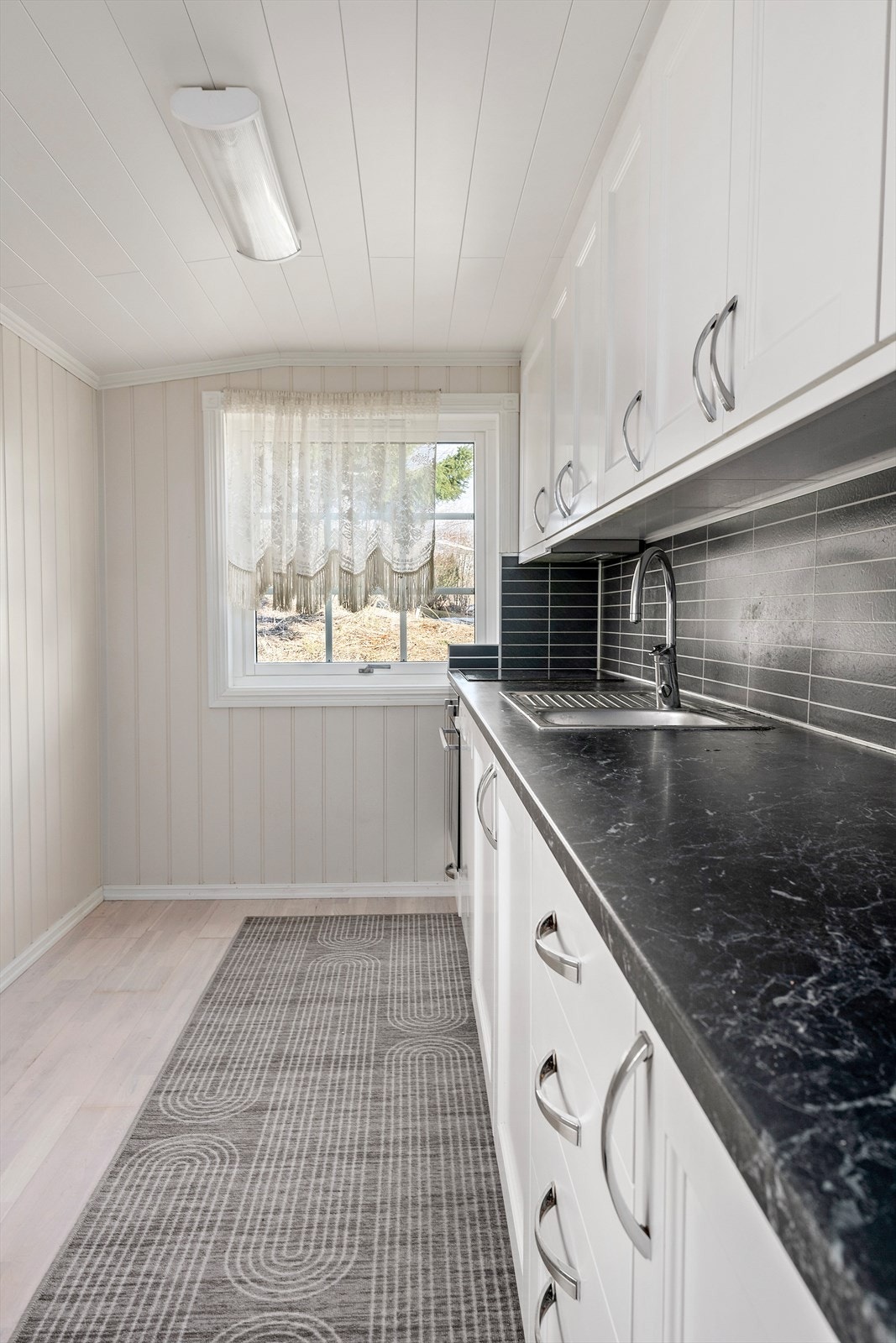 Pent kjøkken. Hvitevarer her medfølger. Galleribilde