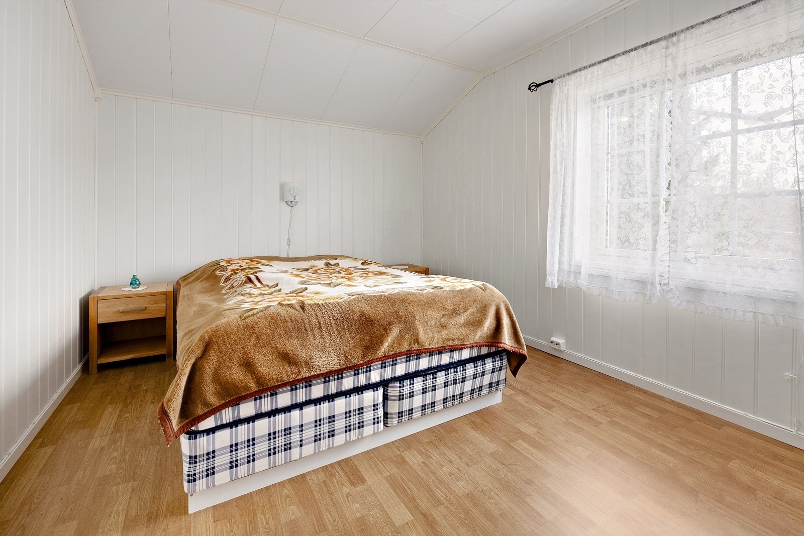 Det er totalt 4 soverom hvorav 2 er romslige, herav dette i 2.etasje. Galleribilde