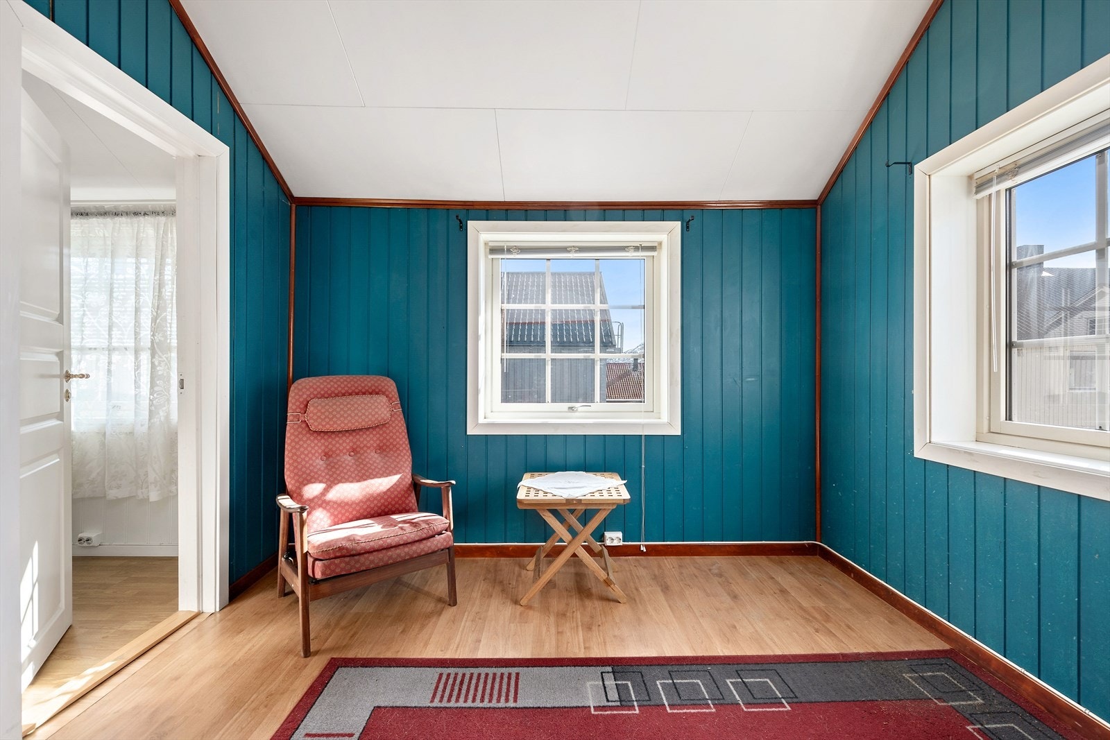 Soverom 2, annen vinkel. Boligens planløsning byr på mange muligheter for den som ønsker å tilpasse boligen etter eget behov. Galleribilde