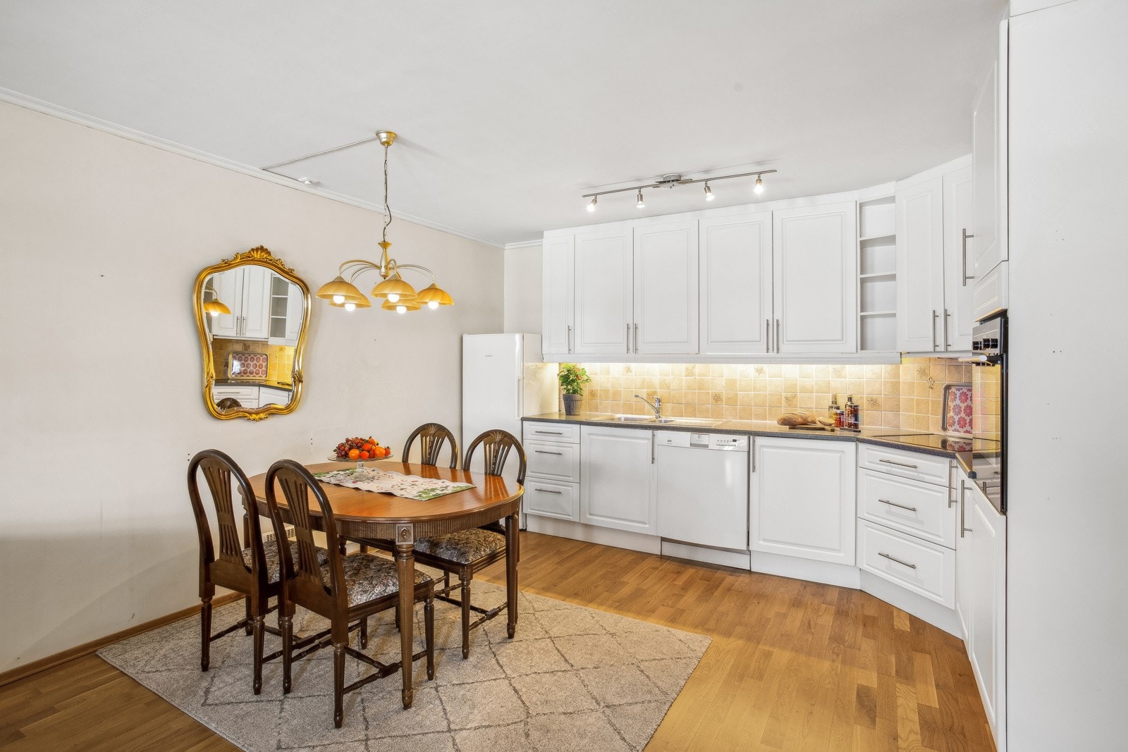 Her kan du dekke på og invitere inn til sosiale sammenkomster og hyggelige måltider. Galleribilde