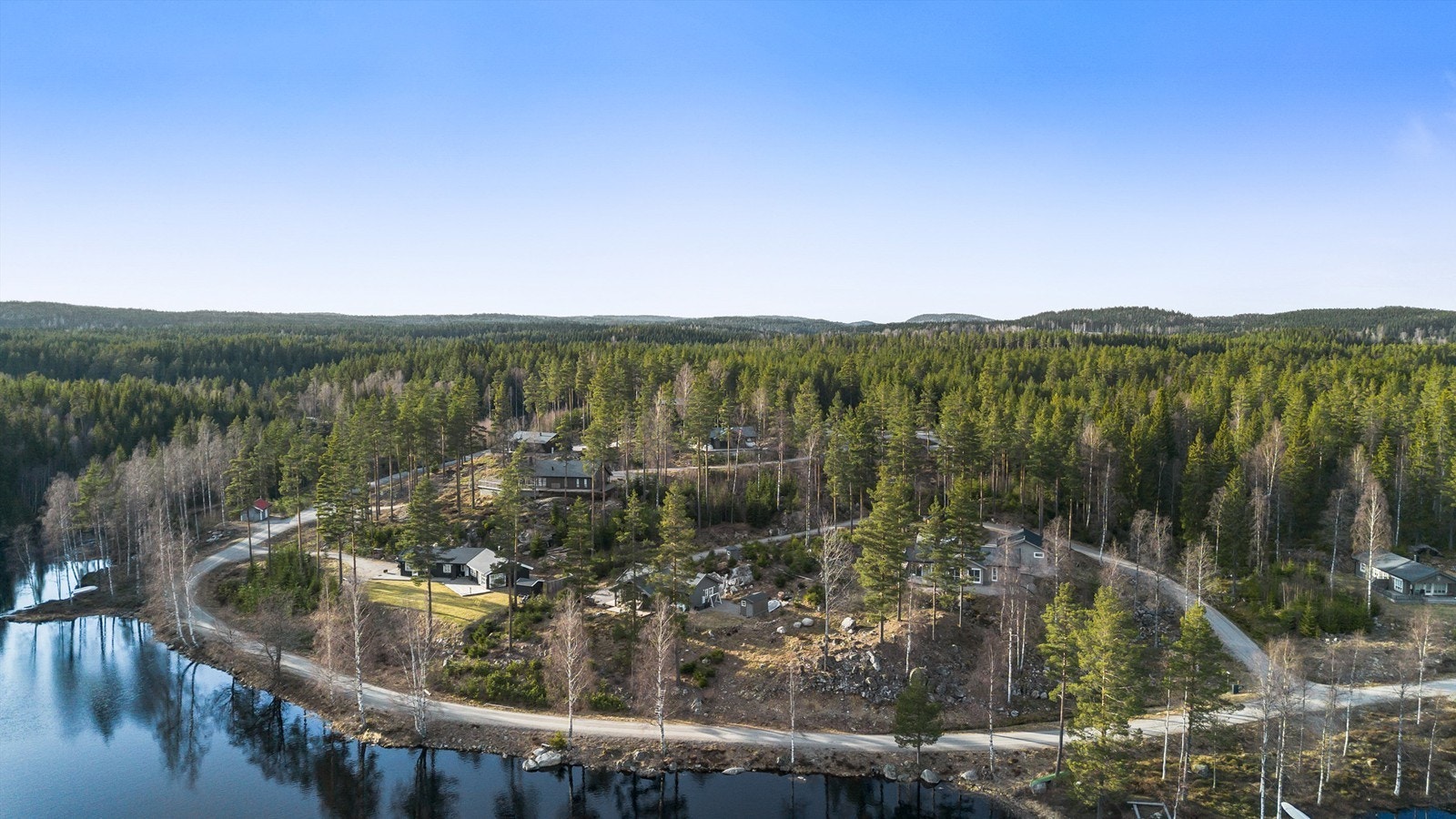 Infrastruktur med strøm, vann og avløp langs veien Galleribilde