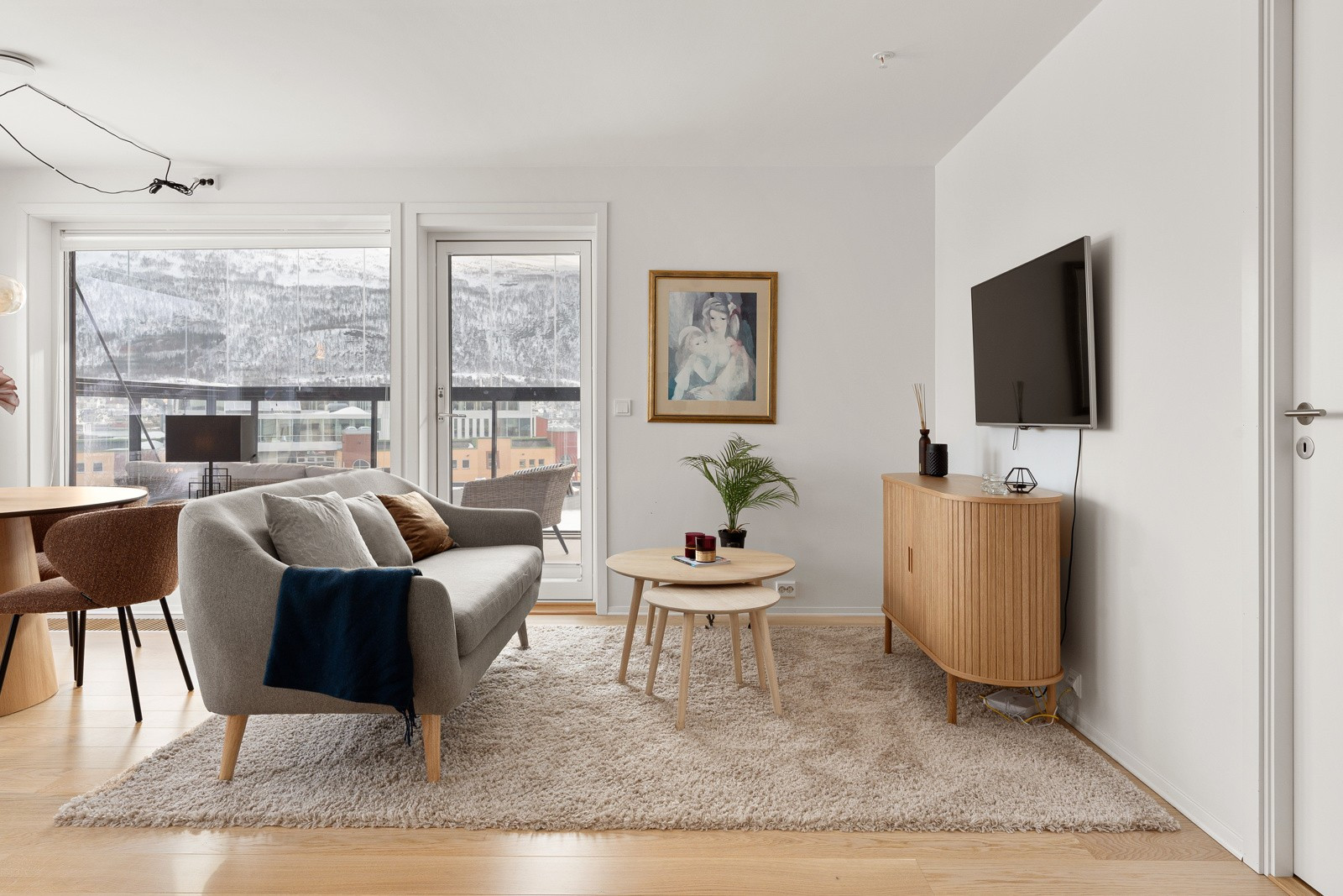 Moderne og innbydende leilighet i sjønære omgivelser med attraktiv beliggenhet!