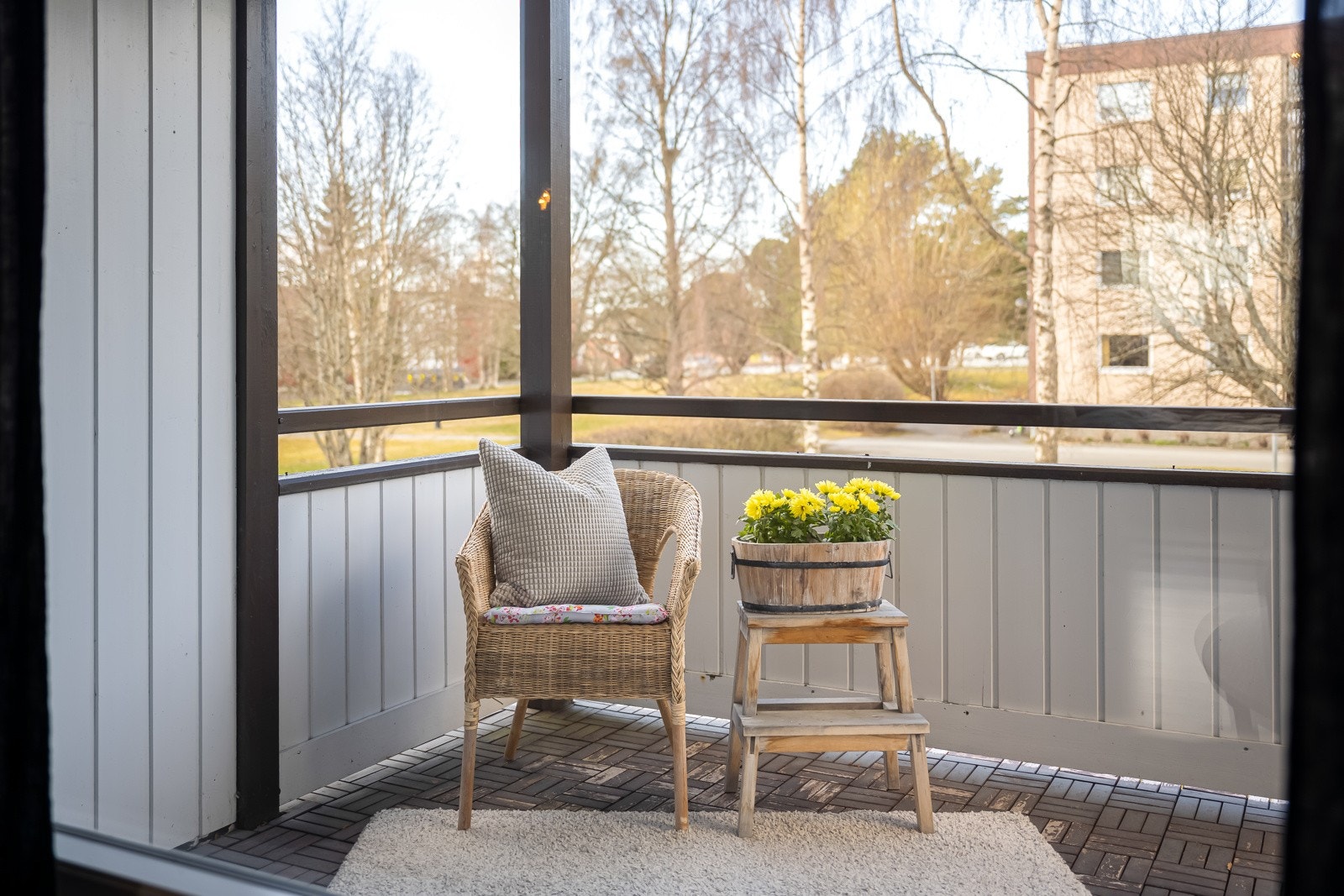 Verandaen har utgang fra stuen, og blir som en naturlig forlengelse av leiligheten. Galleribilde
