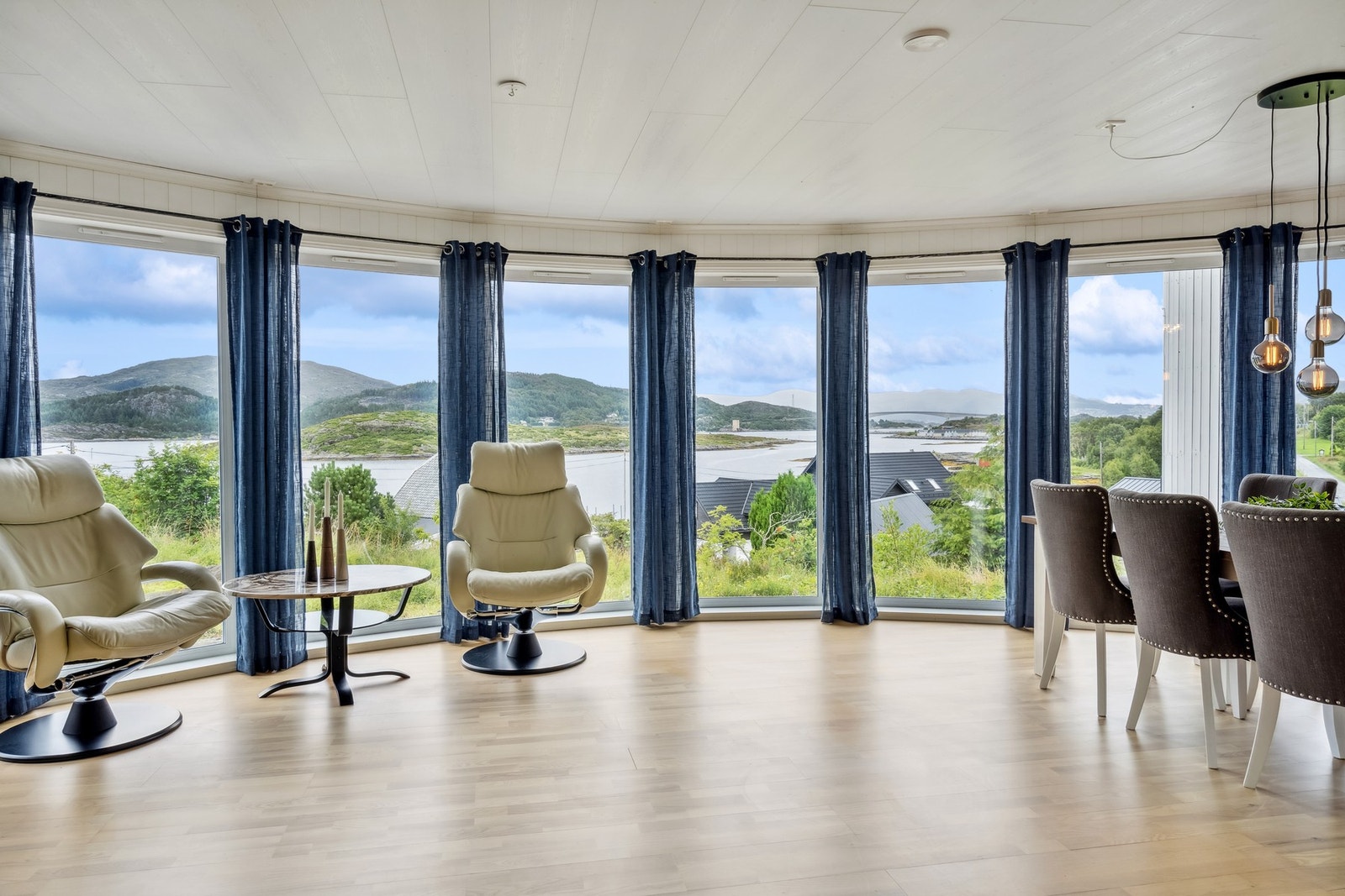 Her har du en beliggenhet som byr på flott utsikt og et rom som kan innredes akkurat etter dine ønsker. Galleribilde