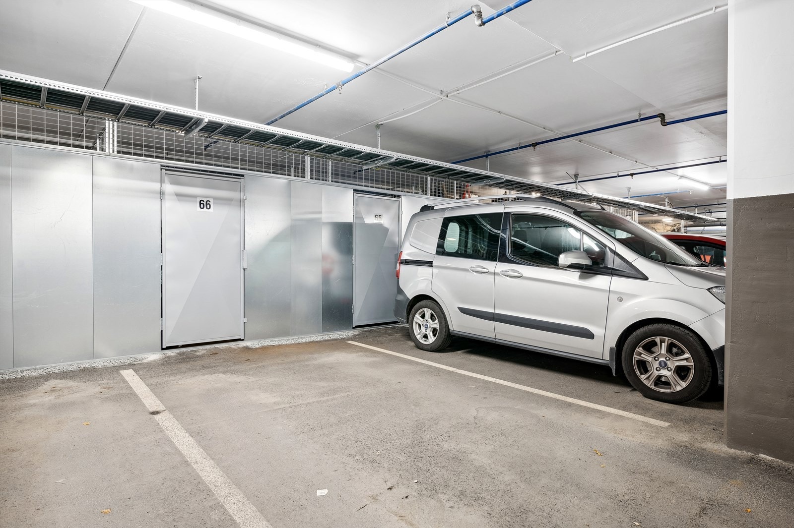 Det medfølger garasjeplass i borettslagets garasjekjeller. Boligen har bruksrett til garasjeplassnr. 66. Galleribilde
