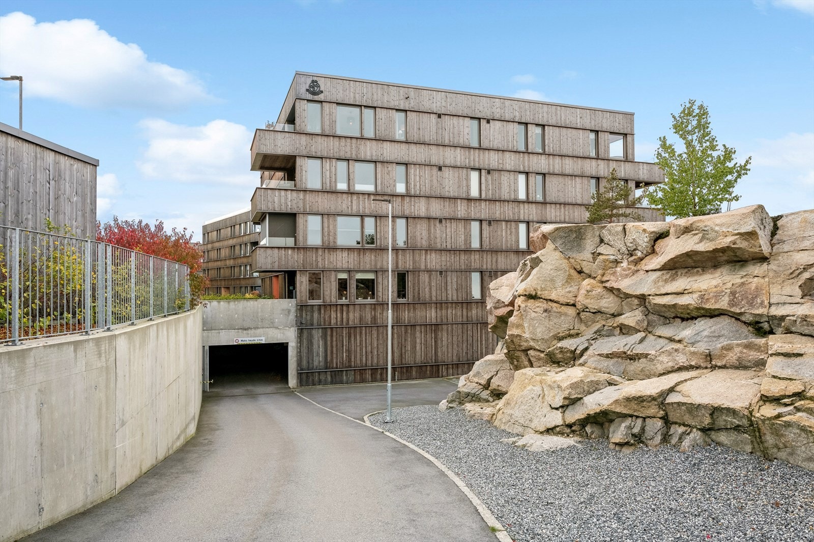 Garasjeplass og bod i parkeringskjeller. Galleribilde