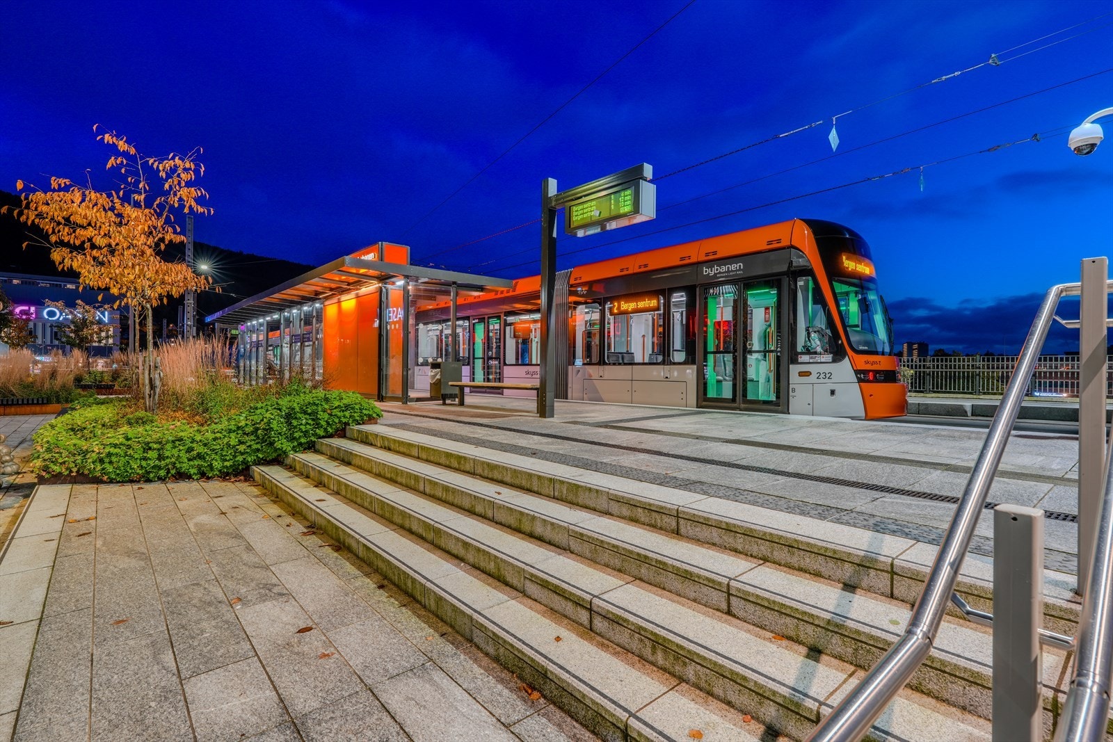 Bybanen ved Oasen senter med hyppige avganger. Galleribilde