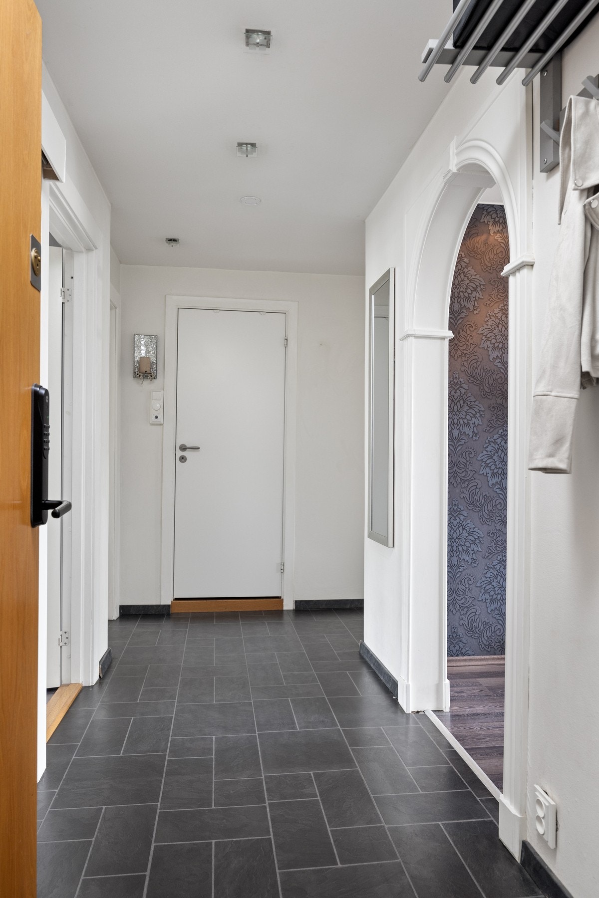 - Mellomgang mot bad - Galleribilde