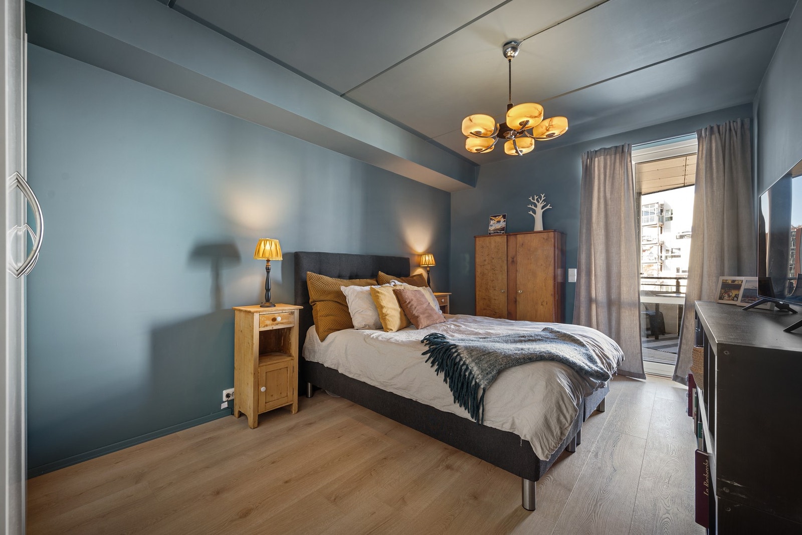 Hovedsoverommet er romslig og med garderobe Galleribilde