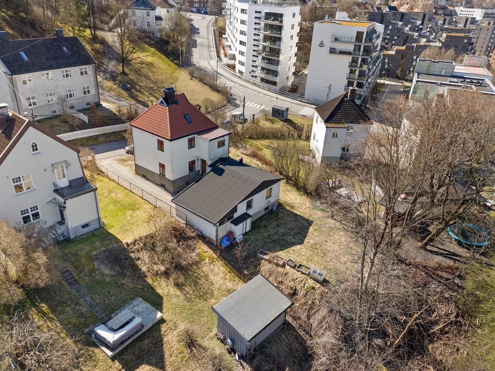 Spennende eiendom med to boliger fra 1915 og 1974. Galleribilde