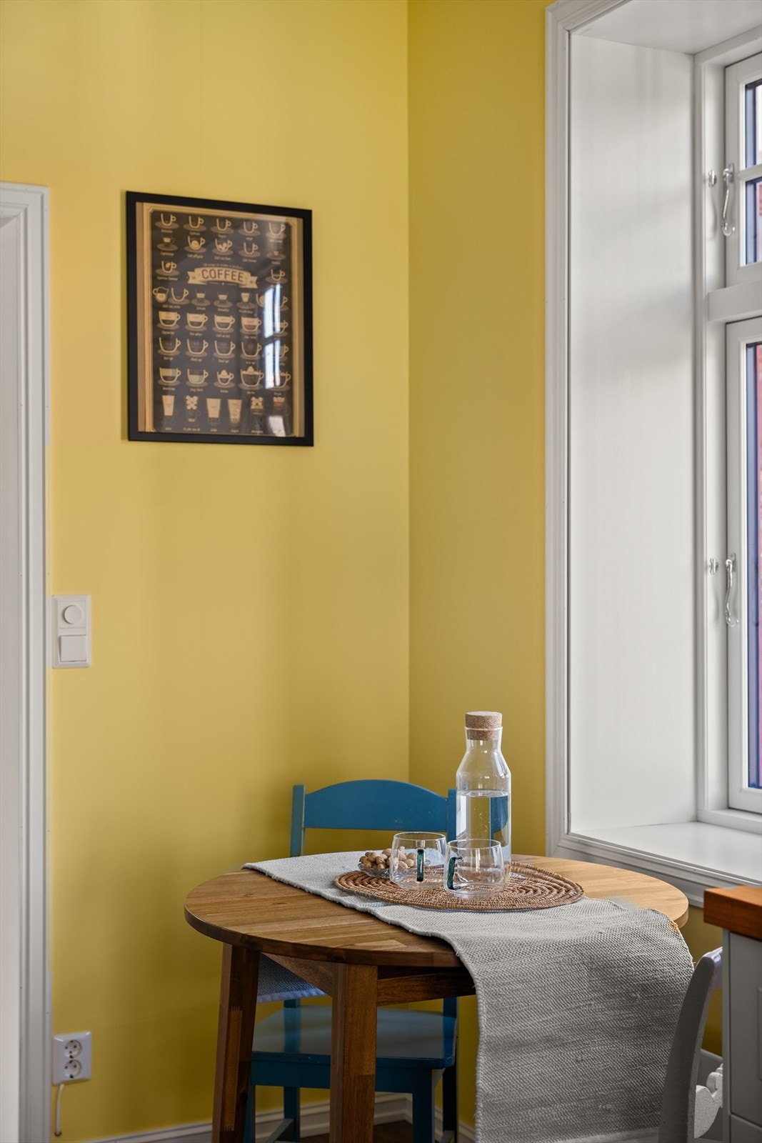 Plass til et lite spisebord på kjøkkenet. Galleribilde