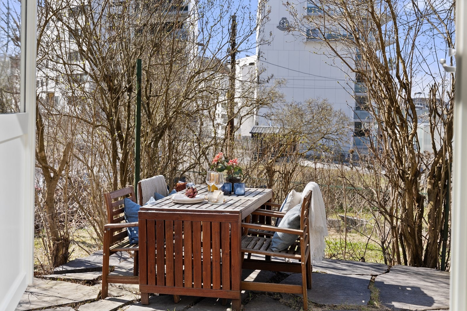 Her er det plass til utemøbler, planter og grill. Galleribilde