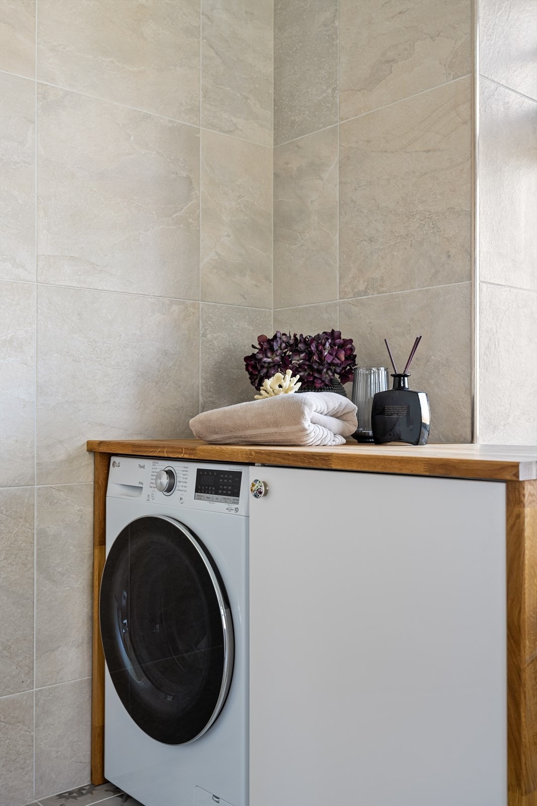 Det er opplegg for vaskemaskin på badet. Galleribilde