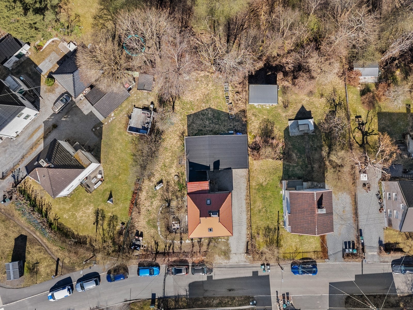 Det bor en rekke barnefamilier i området, og omgivelsene er spesielt godt tilrettelagt for barn. Galleribilde