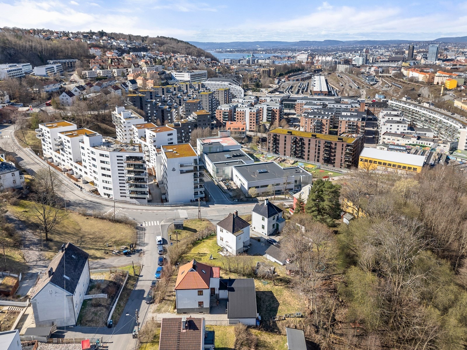 Kort avstand til Bjørvika, Grønland og sentrale deler av sentrum med forretninger, servicetilbud og kommunikasjon. Galleribilde