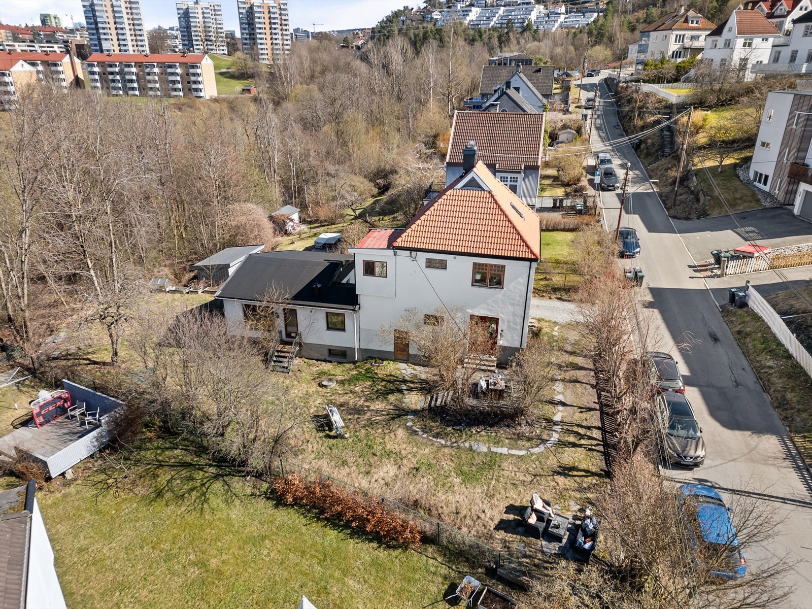 Boligene er beliggende på Ekebergåsen/Kværner-Hageby i et veletablert boligområde. Galleribilde