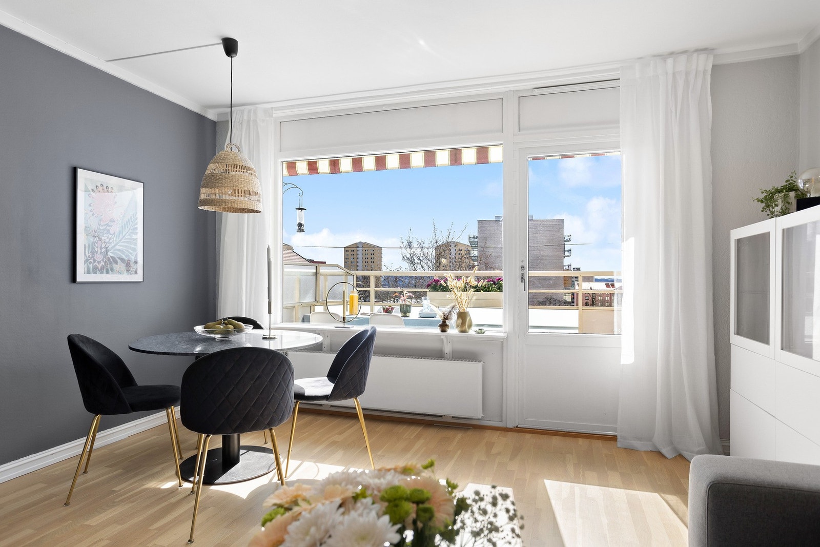 Det er også god plass til spisebordsgruppe. Galleribilde