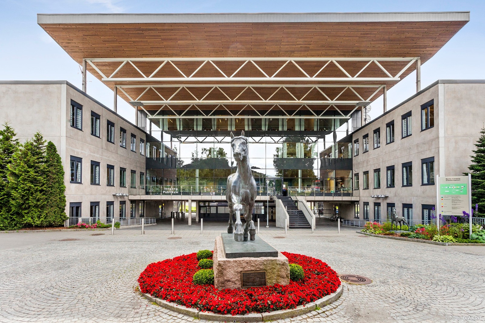 Bjerke travbane finner du i nærområdet. Galleribilde