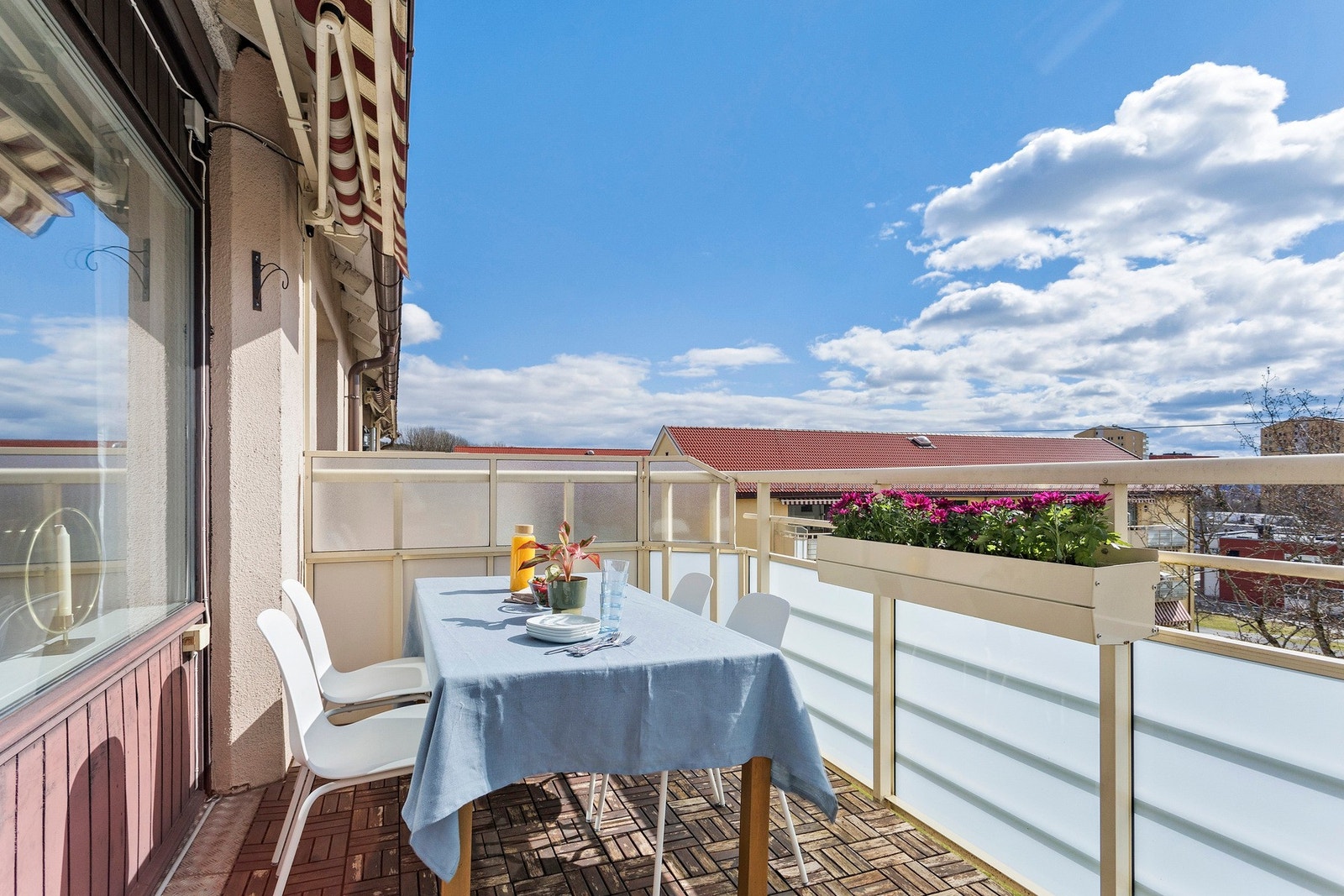 Her bor du i en lys og pen 3-roms toppleilighet. Galleribilde