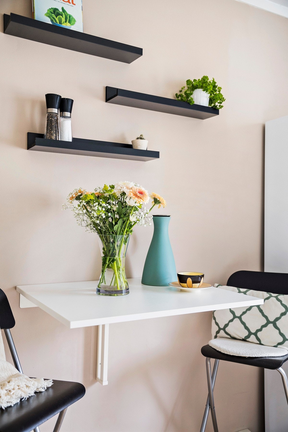 Det er også mulighet for et hyggelig lite bord hvor frokosten kan inntas før du går løs på dagens gjøremål. Galleribilde