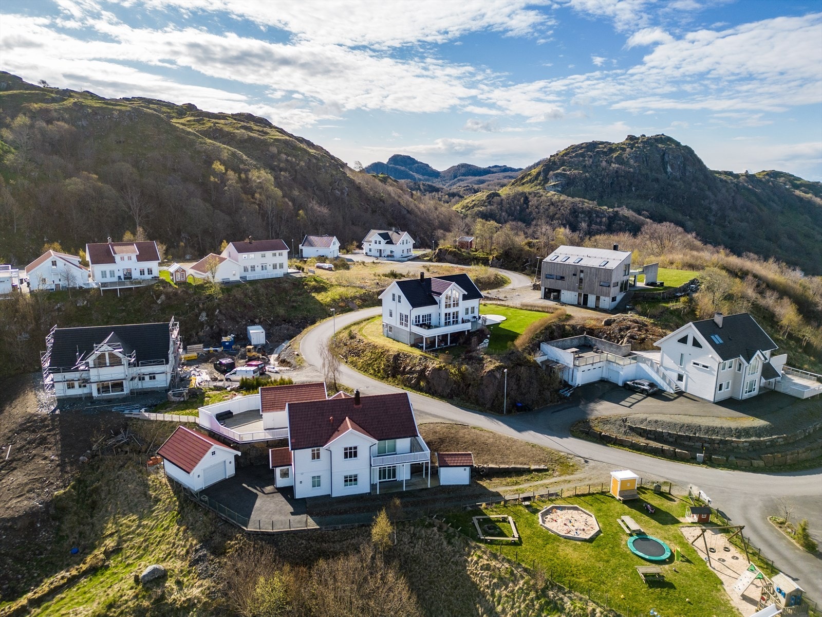 Barnevennlig og attraktiv beliggenhet! i nyere etablert boligområde. Galleribilde