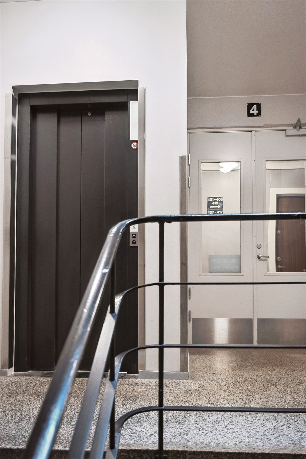 Adkomst til leilighet via heis. Galleribilde