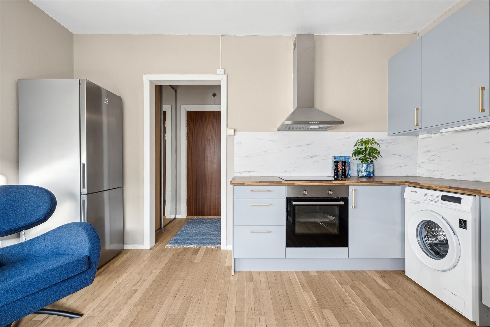 Kjøkkeninnredning ble oppgradert i 2022 og fremstår moderne og tidløst. Galleribilde