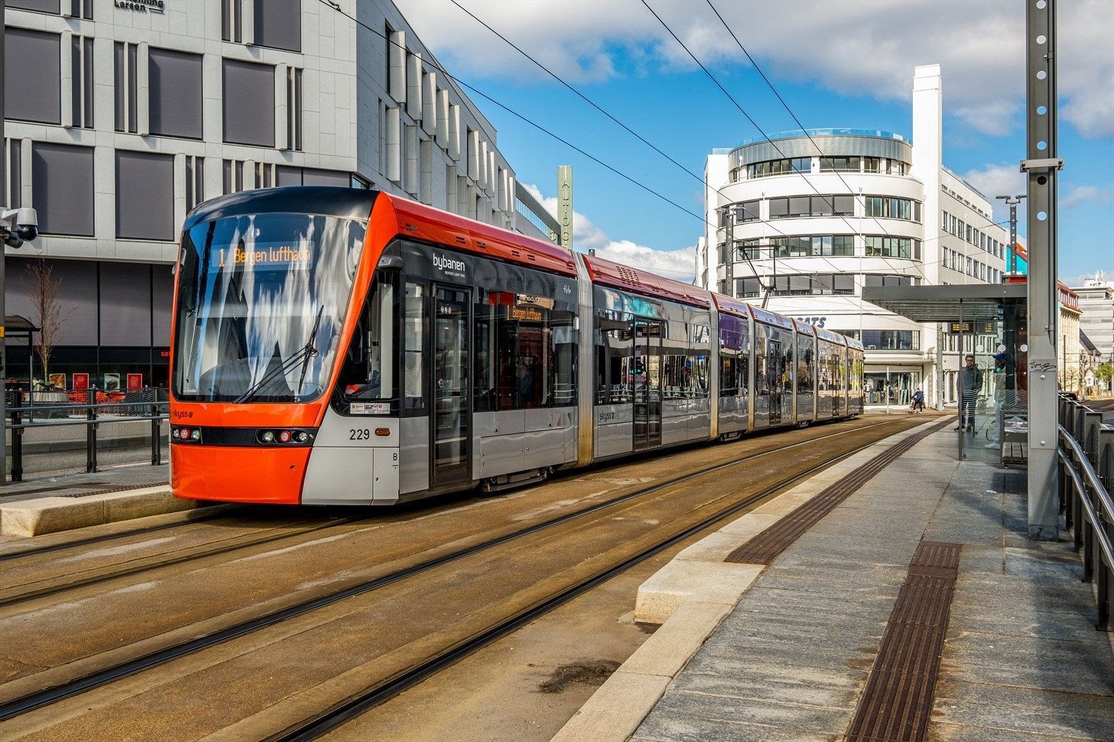 Det er gode kollektivtransporttilbud med både buss og bybane på Nygård. Galleribilde
