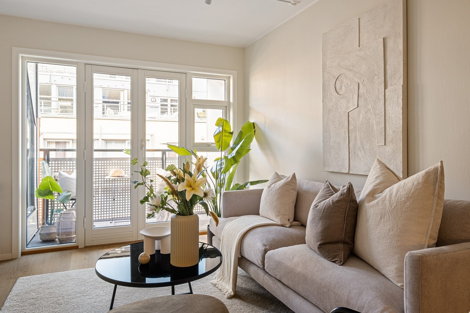 Her er det store vindusflater som sørger for rikelig med lysinnslipp og en god atmosfære. Galleribilde