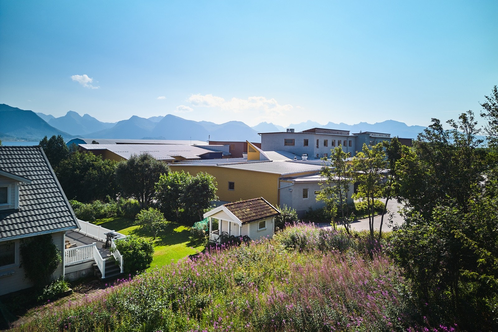 Bilde tatt i en høyde som kan illustrere utsikt fra boligen. Galleribilde