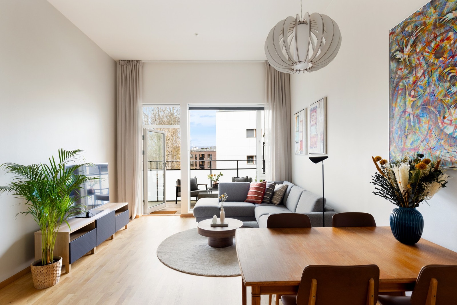 Silje Dammen ved EIE Løren ønsker velkommen til Ingeniørveien 16! Galleribilde