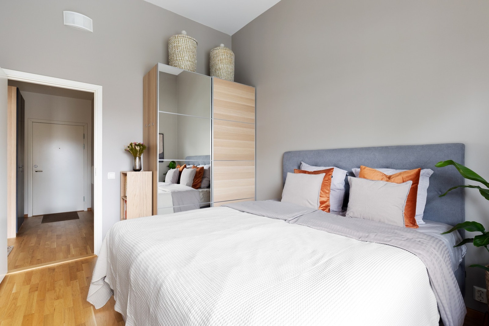 Skyvedørsgarderoben blir selvsagt stående. Galleribilde