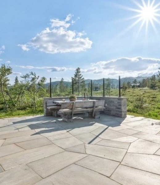 Skifer gir deg et eksklusivt uttrykk på uteplassen. Vi hjelper deg gjerne med dette! Galleribilde