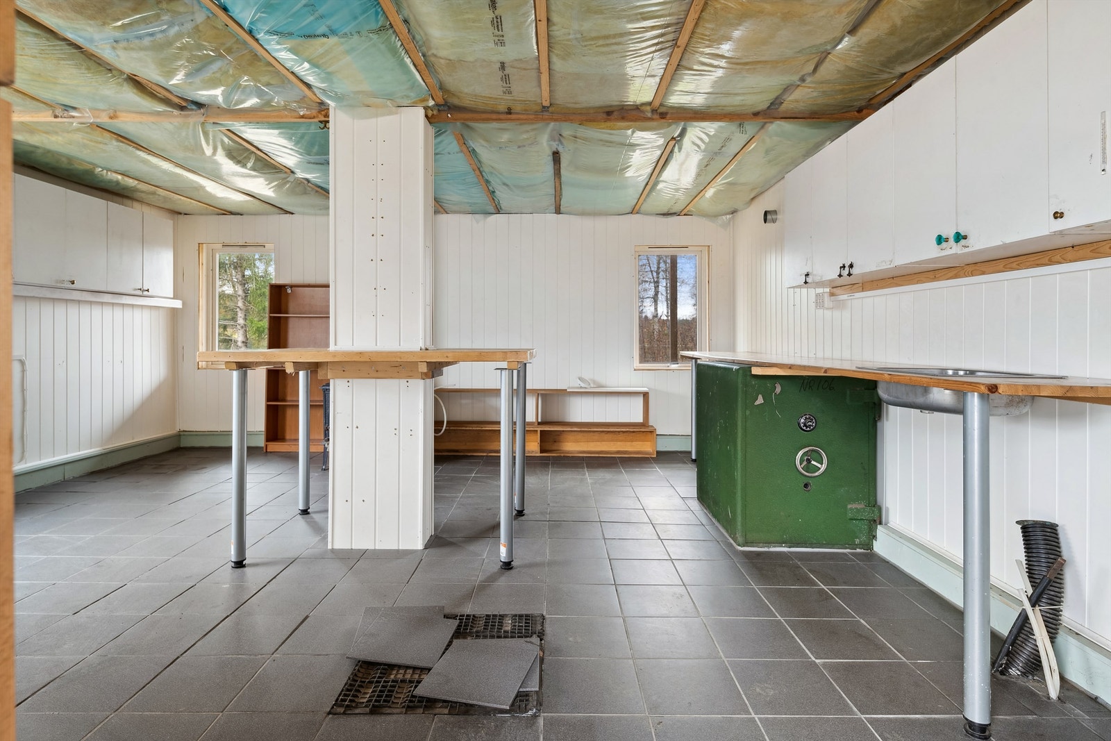 Påbegynt innreding av verksted. Galleribilde