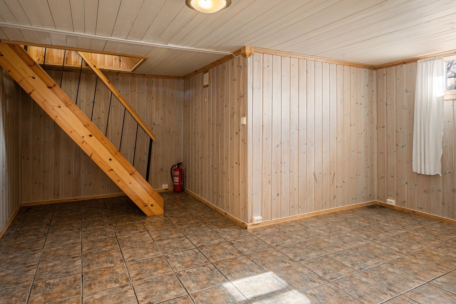 Adkomst underetasje. Galleribilde